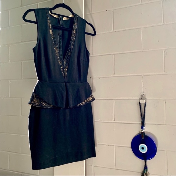 Guess black lace peplum dress - Picture 2 of 4